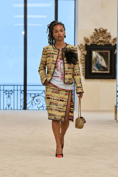 Look 30